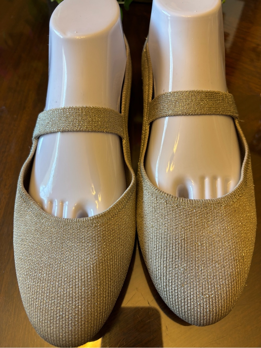 AEROSOLES Metallic Gold Mary Jane Flats with Elastic Strap Size 9.5 M